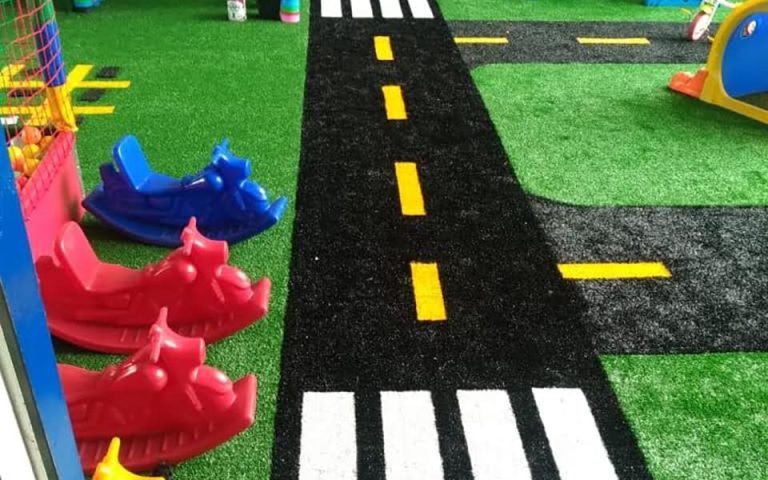 Crianças mais felizes e seguras: a necessidade de brinquedos certos no seu playground