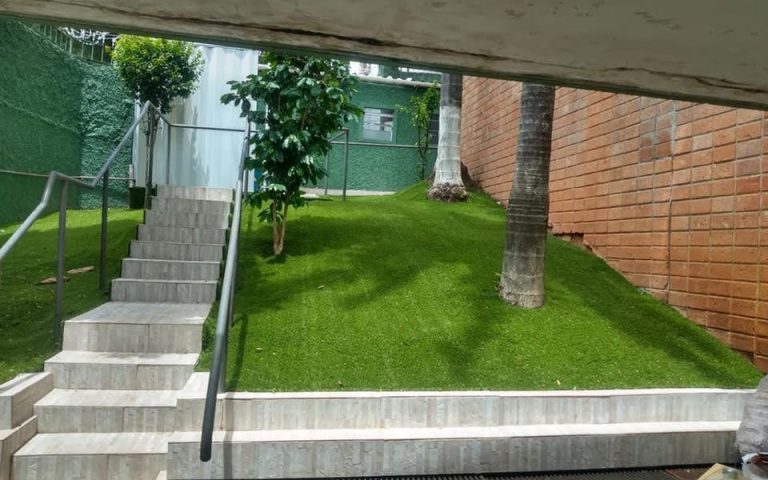Como escolher uma fábrica de grama sintética sem erro