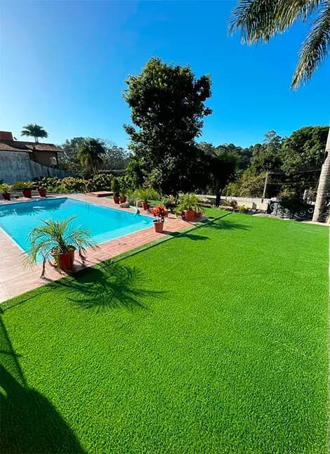Por que colocar grama sintética para área externa no seu jardim?